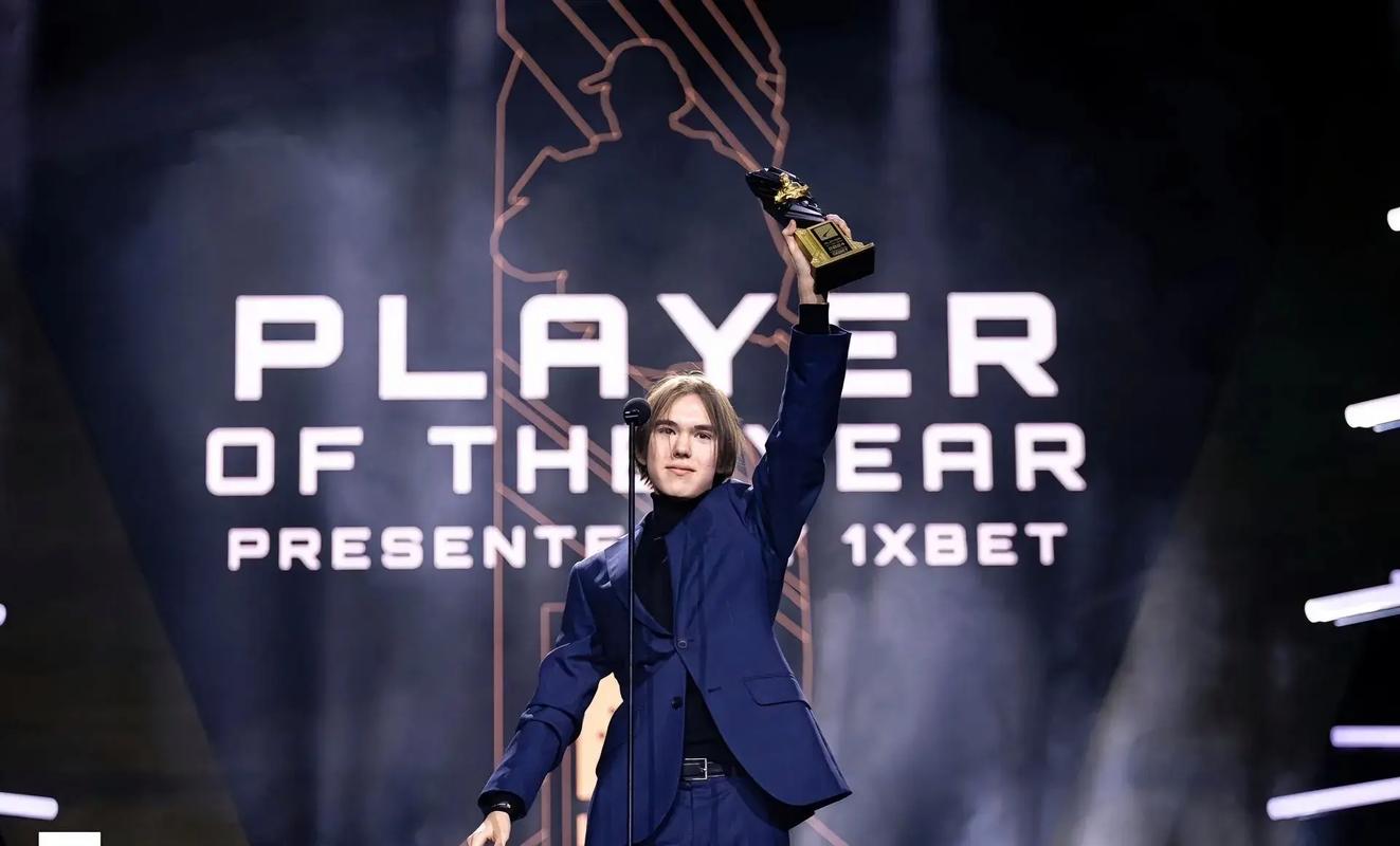 LPL 的当前15点经济差数据： Invictus Gaming 的三项C在榜单上！ knight 的数据为负！